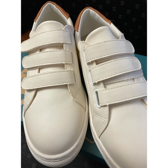 Snoopy Sneakers - Picture 5 of 9